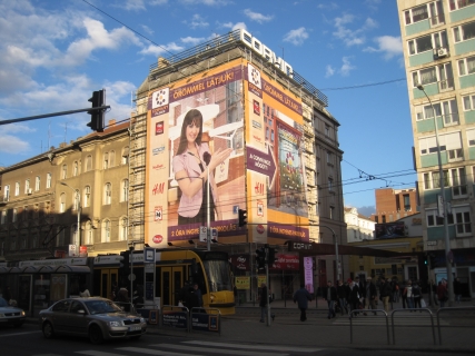 AbOvo_M__dia_Corvin_Plaza_004.JPG